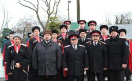 В Краснодаре провели торжественную церемонию возложения гирлянд и цветов, посвященную Дню защитника Отечества
