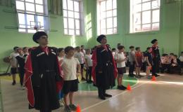 Сегодня в рамках оборонно-массовой и военно-патриотической работы в нашей школе стартовали ежегодные спортивные соревнования «Казачьи игры».